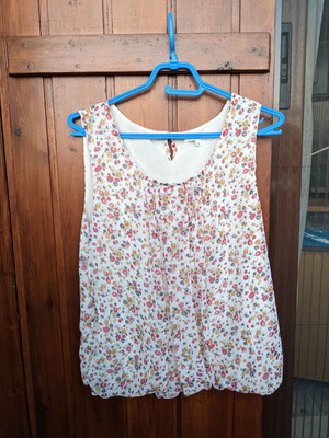 Top New Look ν.14 floral, φοδραρισμένο, σε άριστη κατάσταση