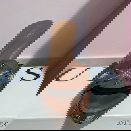 Guess πέδιλα με τακούνι
