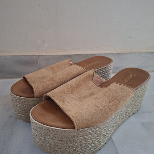 Celebrity beige platform mule sandals size 40 like new
