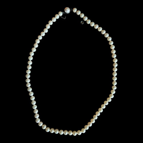 Majorica white pearls necklace new, unworn