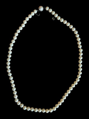 Majorica white pearls necklace new, unworn
