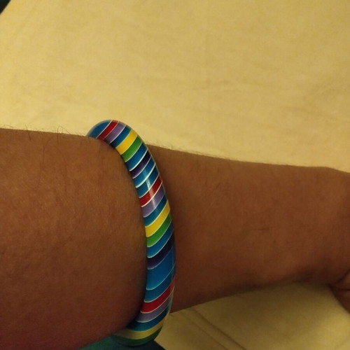 Rainbow resin bracelet, 6.5 cm diameter