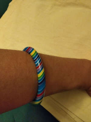 Rainbow resin bracelet, 6.5 cm diameter