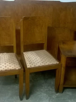 Κρεβατοκάμαρα παλιά μεταχειρισμένη μασίφ με κρεβάτι, κομοδίνα, τραπεζάκι, καρέκλες και κουρτινόξυλο