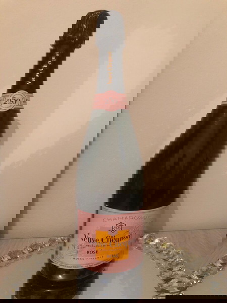 champagne Veuve Clicquot rosé á Reims France  750mlBrut
