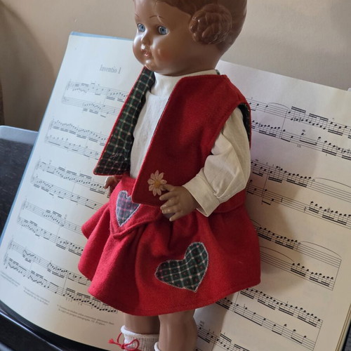 Schildkröt doll collectible numbered, like new