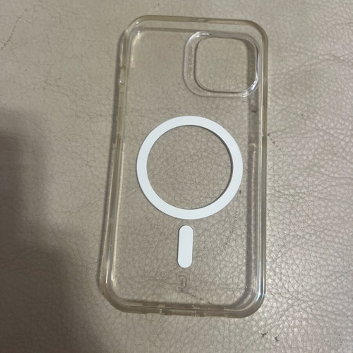 Cellularline iPhone 14 case like new with magnet