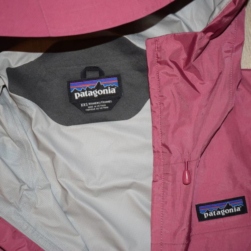Patagonia Torrentshell 3L Rain Jacket women new, size XXS, red and pink