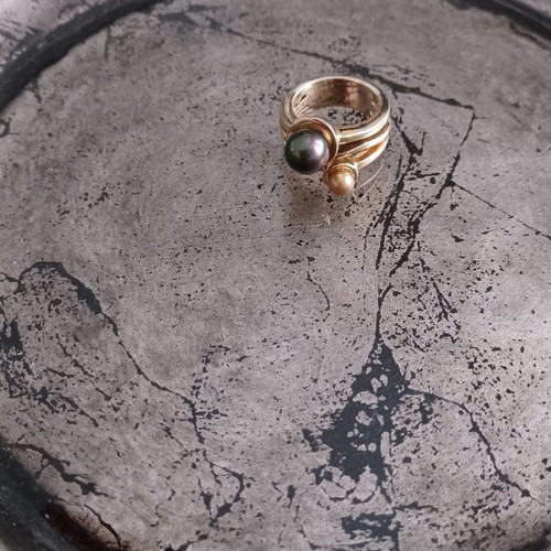 Silver gold-plated ring with pearls in excellent condition