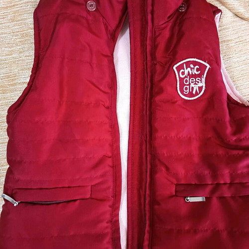 Branded sleeveless vest for 4 years like new, red