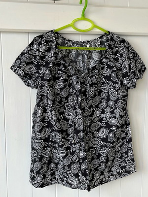Paisley blouse new, black and white, size XL
