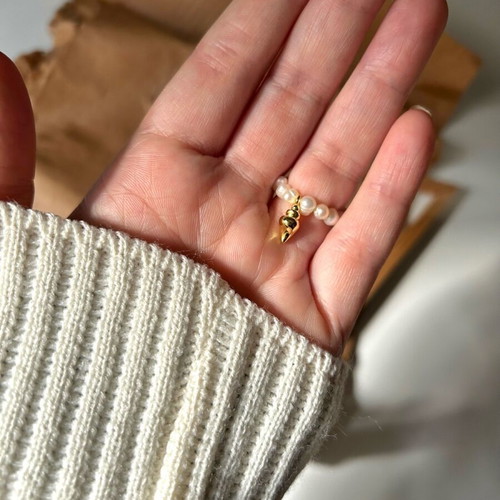 Fresh water pearl ring new with brass shell adjustable
