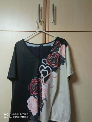 Blouse with designs black XXL like new