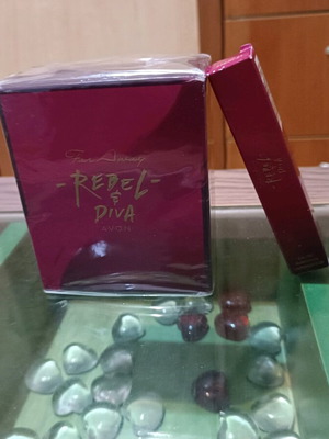 Άρωμα Far Away Rebel Diva καινούργιο σε σπρέι με μίνι Ε για τσάντα