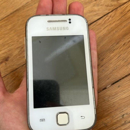 Mini Samsung smartphone like new with broken power button