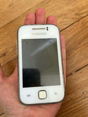 Mini Samsung smartphone like new with broken power button