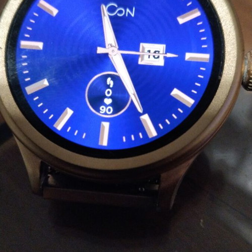 Forever Icon AMOLED display smartwatch with two detachable straps