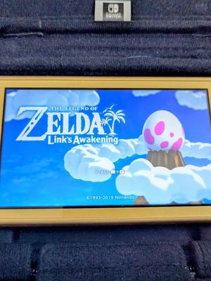 Nintendo Switch Lite Hyrule Edition σαν καινούργιο με 128GB και αξεσουάρ