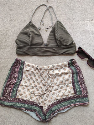 Pull & Bear beach shorts like new, colorful, size S