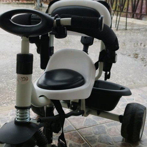 Children's tricycle bike used in good condition