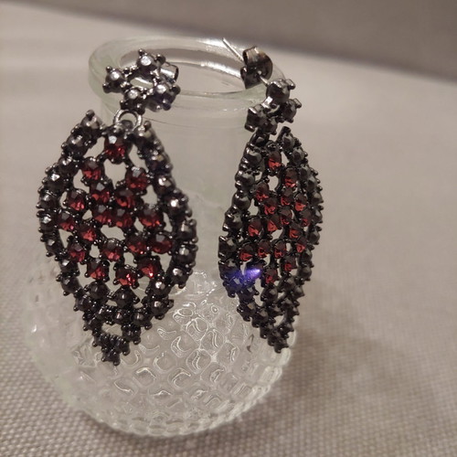 Dangling earrings with purple-eggplant crystals unused