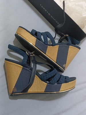 Πλατφόρμες Tommy Hilfiger καινούργιες, νούμερο 38, μπεζ και μπλε