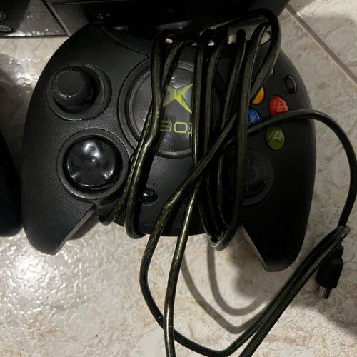 Xbox console used, works, includes FIFA Street