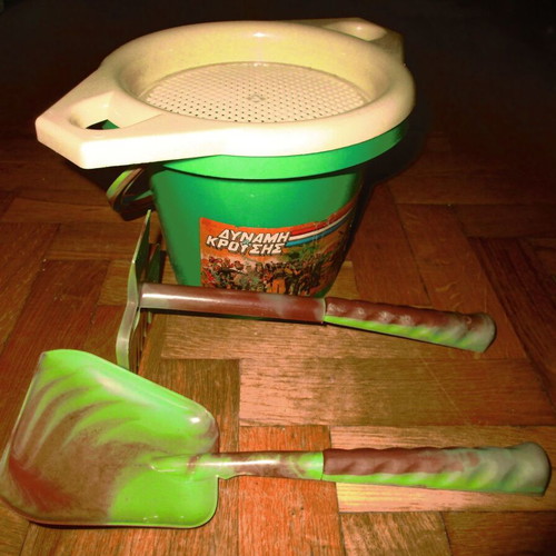 Plastic Beach Bucket Dynami Krousis 70s new