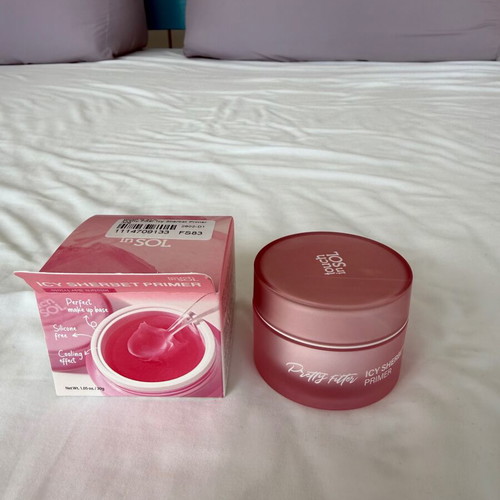 Skincare set for dehydrated skin with Torriden, SKIN1004, iUNIK, Laneige, Medicube