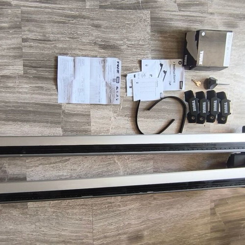 Thule WingBar Evo 135cm roof bars set with bases and Nissan Qashqai kit like new