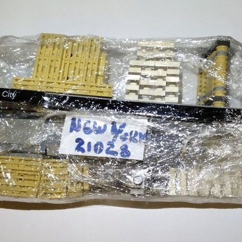 Lego 21028 Architecture New York City set used, 598 pieces without box or instructions