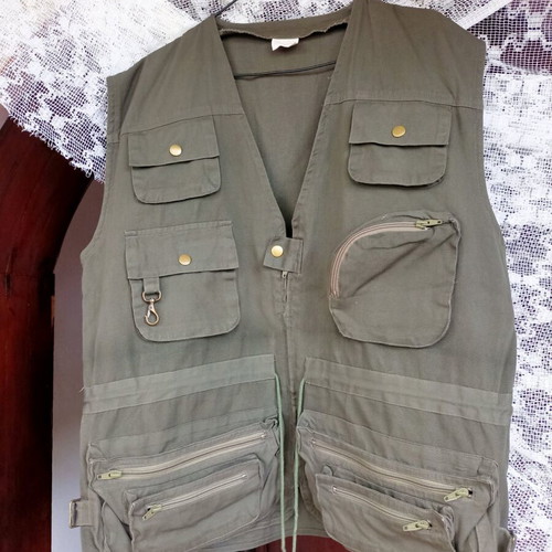 Multi-pocket vest like new, size L, olive green