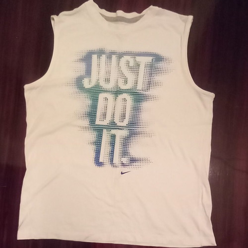 Kids shirt like new, size L