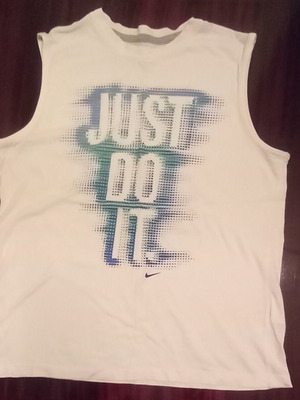 Kids shirt like new, size L