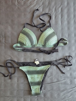 Bluepoint knitted bikini size 2 used with built-in padding