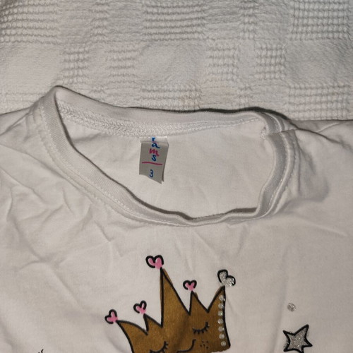 Girls' clothes used, 2 blouses and 1 jacket for 3 years old