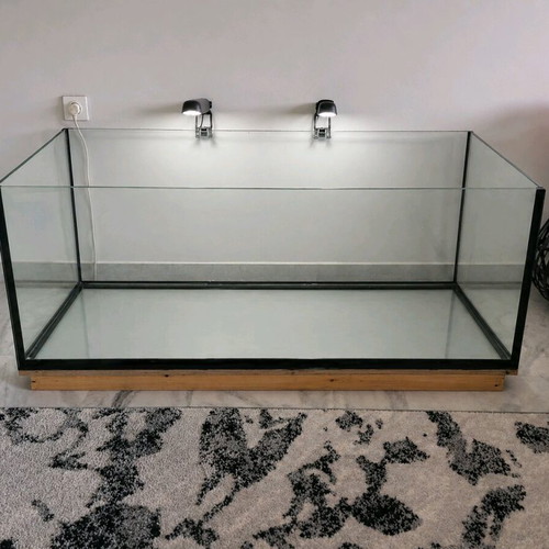 Aquarium used 400 liters with dimensions 127x63x50 cm