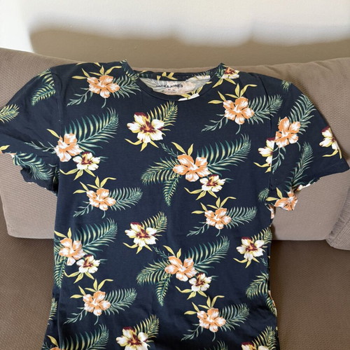 Jack & Jones T-shirt beachwear multicolor size M like new