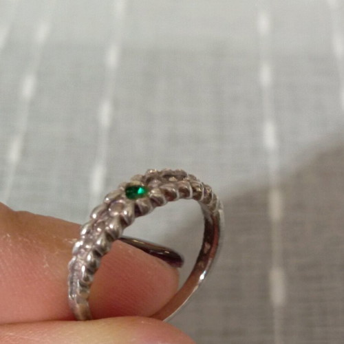 Silver 925 ring with green stone like new