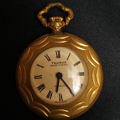 Taunus pocket watch like new, Swiss made, winding, 17 rubies