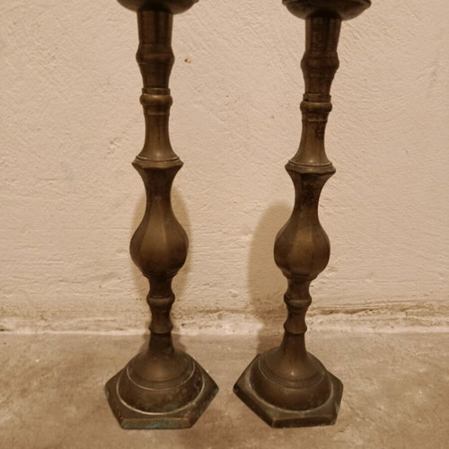 Pair of old brass candlesticks used, height 33 cm, unusual shape
