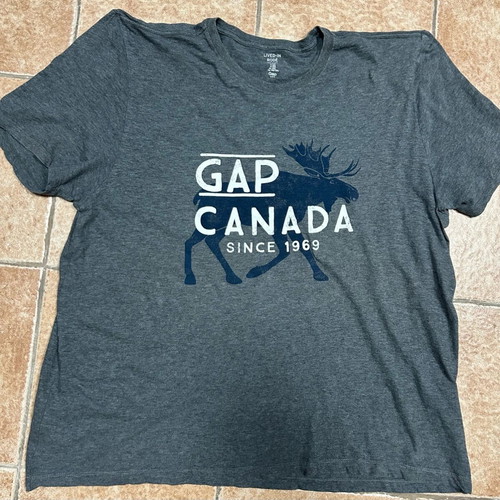 GAP XXL T-shirts like new, 1 red with palms and 1 grey with Canada print