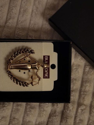 Justice Symbol Brooch new, gold-color alloy Lady Justice or Libra
