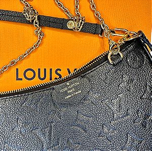 LV Louis Vuitton γνήσια τσάντα δερμάτινη αχρησιμοποίητη σπάνια και κομψή .Δίνεται με την κούτα την τσάντα και όλη την συσκευασία της όπως και την απόδειξη αγορασμένη από την boutique της lv στο Μιλανο