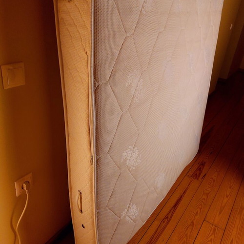 Double mattress used 157×200 cm with protective cover