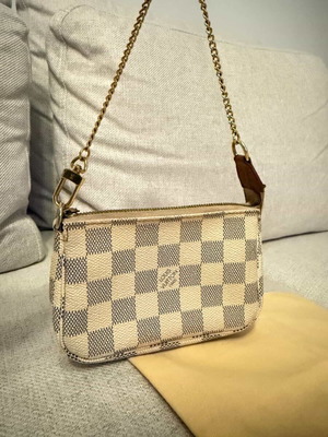 Louis Vuitton mini pochette damier azur like new, beige