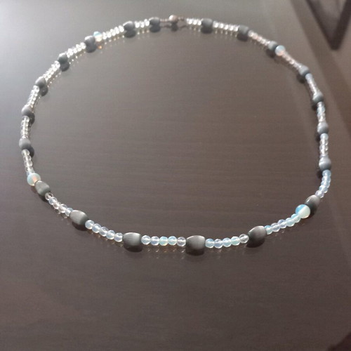 Necklace with opalites and cat's eye new, white and gray