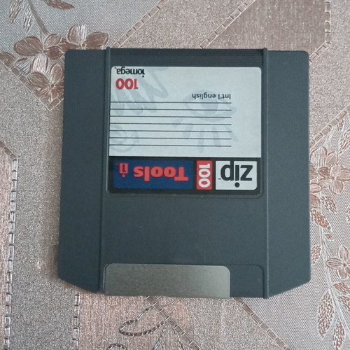 Iomega Zip Disk 100MB like new with original case