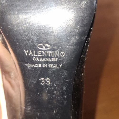 Valentino Garavani pumps size 39, black