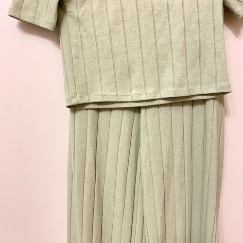 Stradivarius pistachio set, sizes S top and XS bottom, like new